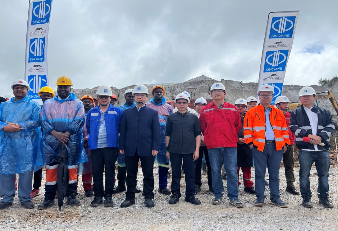 Chairman Wang Pingwei of the Group went to Zimbabwe Bikita mine to inspect and guide the work